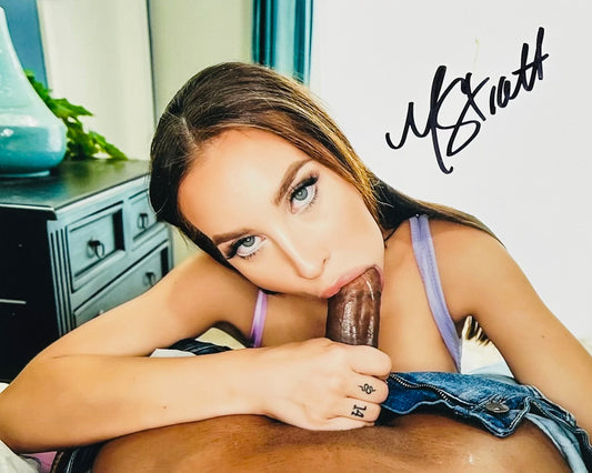 Melissa Stratton Autographed 8x10 Photo